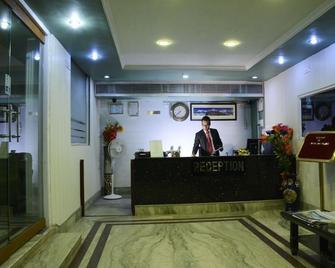 Hotel Raj Palace - Kolkata - Front desk