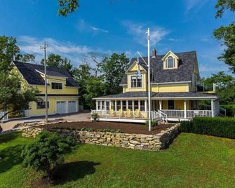 The Oaks Seaside Retreat - Western Shore - Building