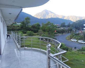 Hotel Sudarshan Palace - Chamoli - Balcony