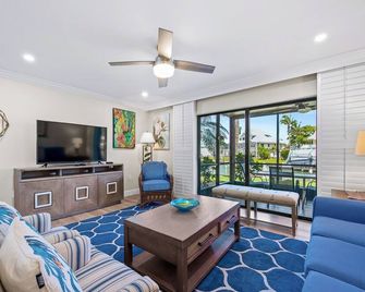 Newly Renovated Dock View 2 bed, 2 bath at Sanibel Moorings #1631 - Sanibel - Living room