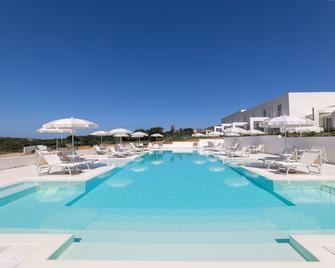 Capo Falcone Charming Apartments - Stintino - Piscina
