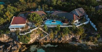 Cliffside Resort - פנגלאו
