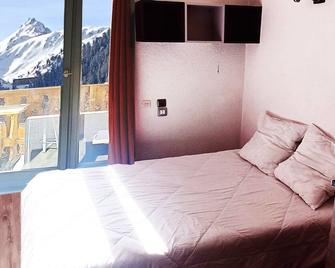 Location semaine 7 nuits du samedi au samedi Studio 20m2 cozy 4pers au pied d une piste bleu accès remontés - Valfréjus - Chambre