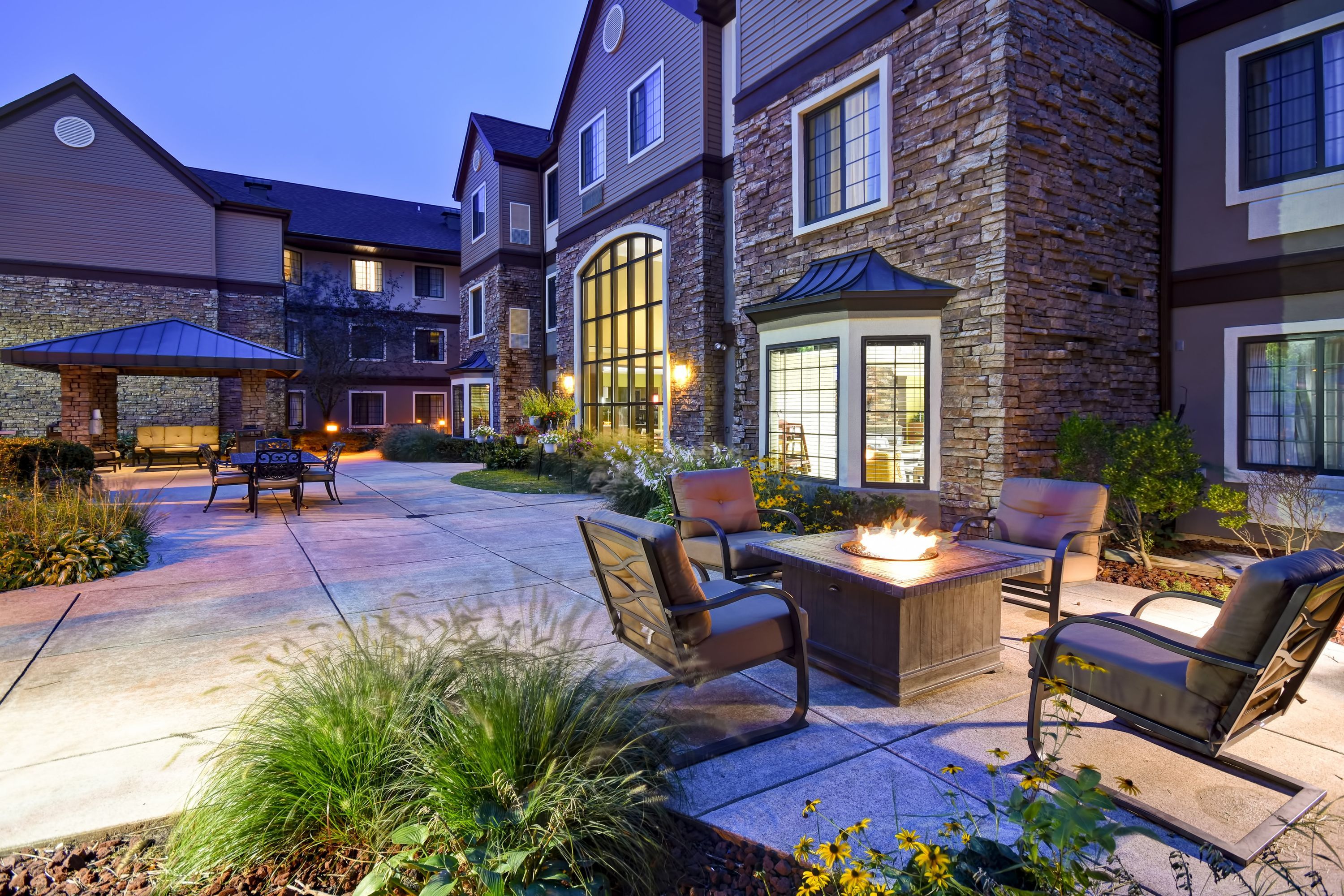 Staybridge Suites Grand Rapids - Airport By IHG - גרנד ראפידס - פטיו