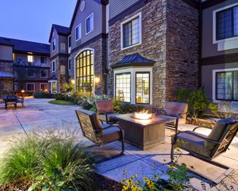 Staybridge Suites Grand Rapids - Airport By IHG - גרנד ראפידס - פטיו