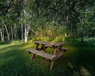 Lofted Waterfront Fun W/ Bbq Unique Northwest Vacation Rentals - Longview - Binnenhof