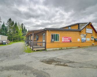 1 Mi to Lake Francis: Mountain-View Studio Retreat - Pittsburg - Edificio