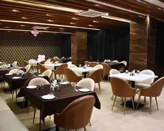 Hotel Vibharaj Palace - Kanpur - Restaurant