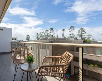 Trendy Apartment on Dee Why Beach - Dee Why - Balcón