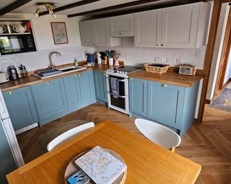 Cosy, Remote Crofter's Cottage Overlooking Loch Torridon, Idyllic, Pet-Friendly - Strathcarron - Cocina