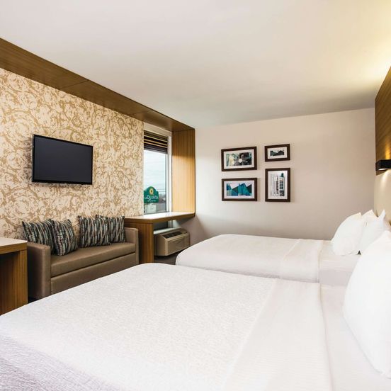 Bedroom view of La Quinta Inn & Suites by Wyndham Winchester