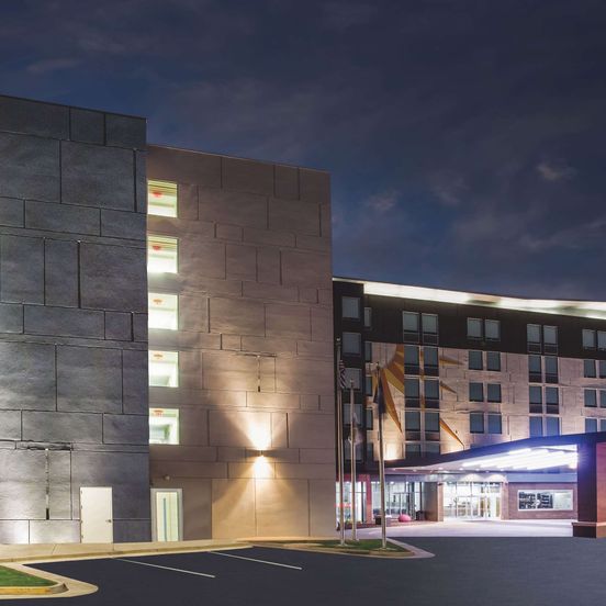 Building view of La Quinta Inn & Suites by Wyndham Winchester