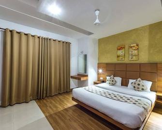 Hotel Aarian Aatithya - Guwahati - Bedroom