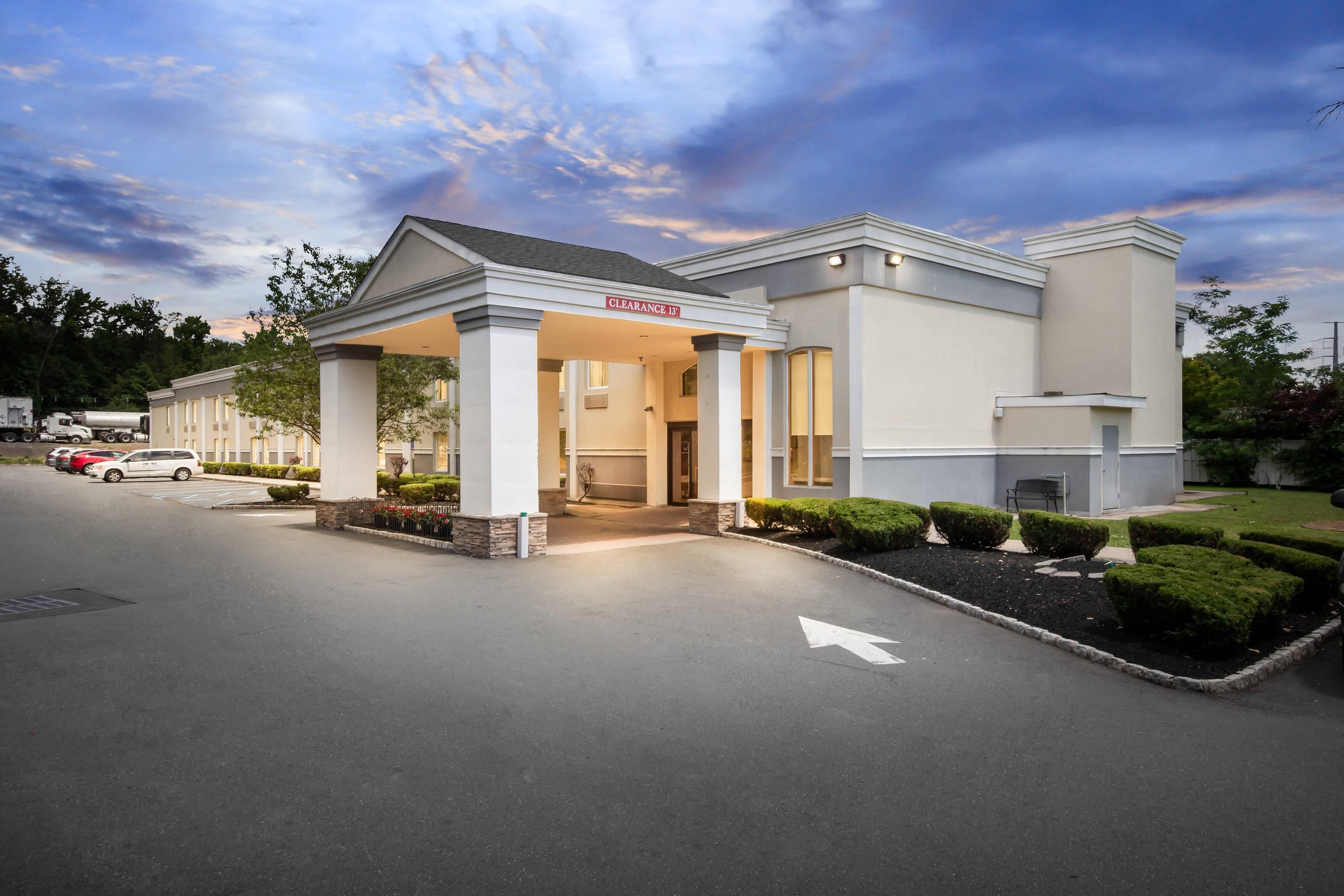 Quality Inn - Edison - Rakennus