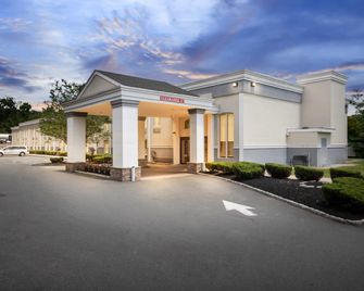 Quality Inn - Edison - Rakennus