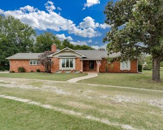 Nancy`s Ranch + hot tub - Derby - Edificio