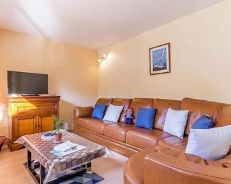 Cozy Seaside Cottage with Large Terrace, Enclosed Garden, and 3 Bedrooms - Saint-Brevin-les-Pins - Salon