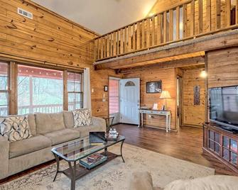 Little Red House. A Charming Cabin In Clayton, Ga - Clayton - Living room