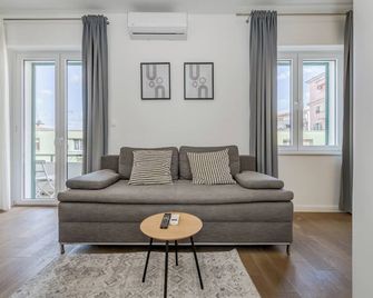 Finn Luxury Rooms - Split - Living room