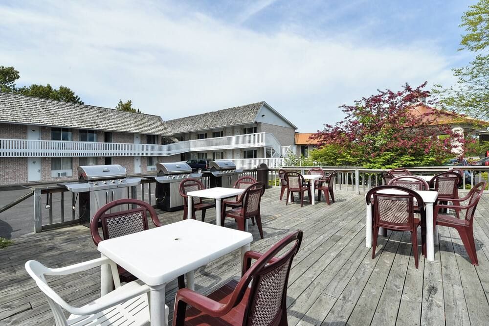 Travelodge by Wyndham Mackinaw City - Mackinaw City