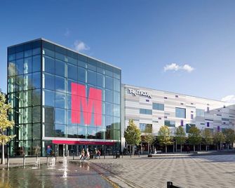 Spacious 2 Bed Apartment In Luton City Centre - Luton - Building