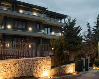 Dim's Hotel & Restaurant - Korçë - Edifício