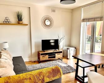 1 bedroom Apartment in SE13 - London - Living room