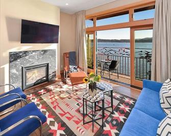 Salishan Chief Suite - Cowichan Bay