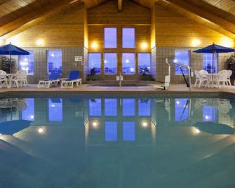 Paynesville Inn And Suites - Paynesville - Pool