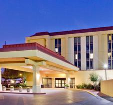 La Quinta Inn & Suites by Wyndham Memphis Airport Graceland