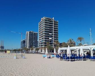 Apartamento P1 30min Sagrada Familia, 10 min playa - Badalona - Plaża