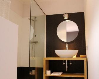 Hostal Totsompops - Colera - Bathroom
