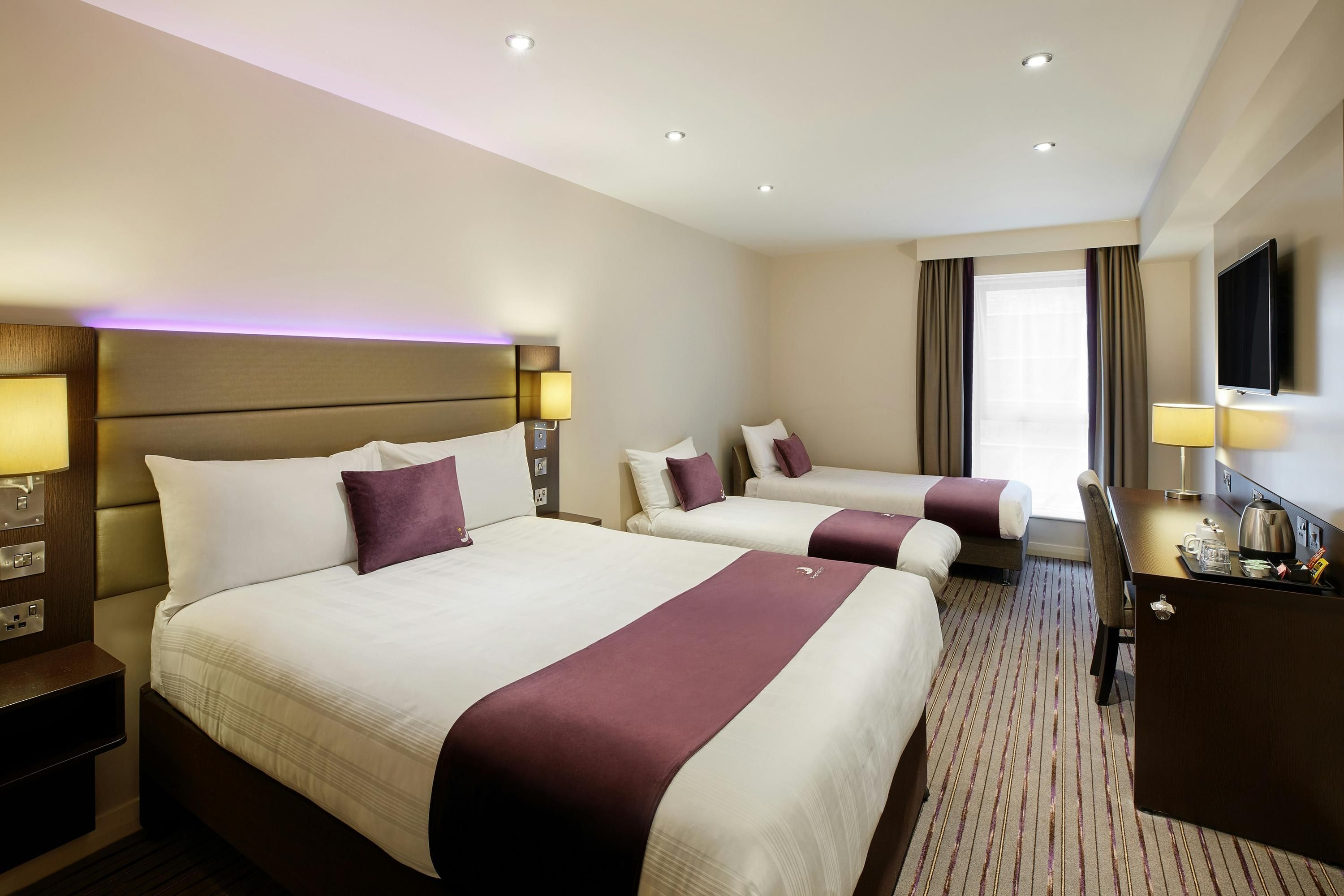 Premier Inn Dundee East - Dundee - Bedroom