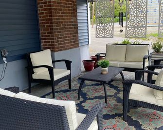 Oneonta Ny Urban Farmhouse - Oneonta - Binnenhof