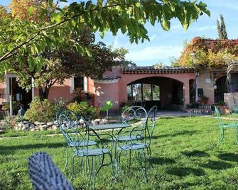 Large cottage on the farm 12 - 18 people - Puimoisson - Patio