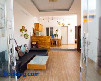 Coast Homestay - Tuy Hòa - Wohnzimmer