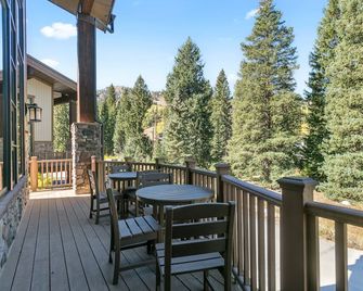 Silver Aspen - Five Bedroom Loft Luxury Townhome Hotel Room - Solitude - Balkon