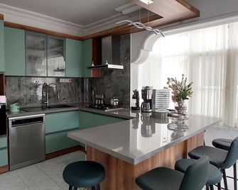 Mavi Maison vacation home by the lake in Egirdir - Eğirdir - Cocina