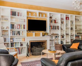 Maison Du Vins - Six Bedroom Villa, Sleeps 12 - Lussac - Lounge