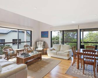 Yabbarra Sands - Enjoy the beachside lifestyle. - Kianga - Sala de estar