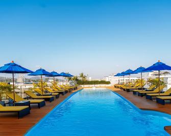 Days Inn by Wyndham Patong Beach Phuket - Patong - Piscine