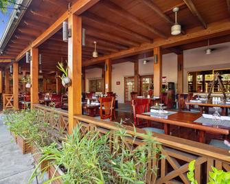 Best Western Plus Belize Biltmore Plaza - Belize City - Building
