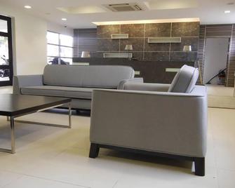 Lot 10 Boutique Hotel - Kuching - Sala de estar