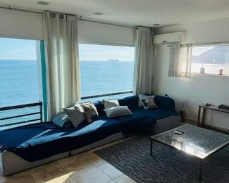 Oceanfront 4 BR Villa in the Heart of Rio's Safest Neighborhood - Rio de Janeiro