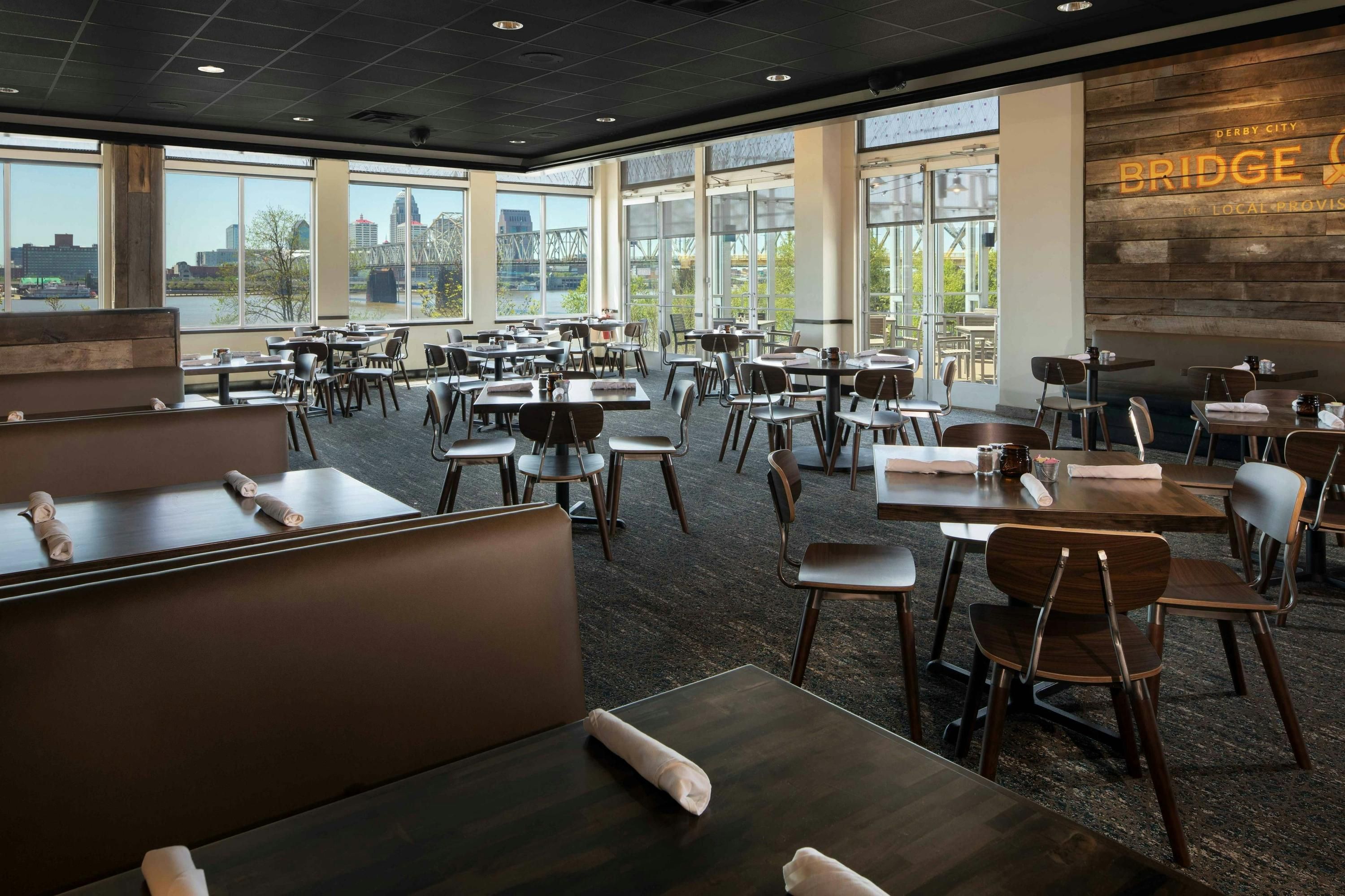 Sheraton Louisville Riverside Hotel - Jeffersonville - Restaurant