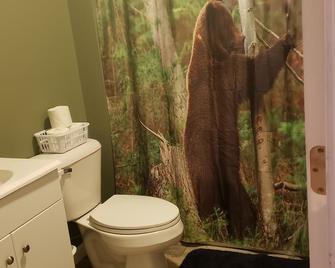 Remote Hunting Camp in Northern Maine - Bear's Lair - Houlton - Bathroom