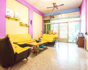 16 Alley Hostel - Hengchun Township - Wohnzimmer