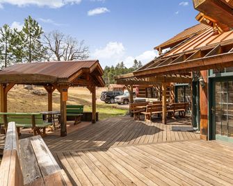 Peaceful Views & Comfort, Within 10 Mi of Mt. Rushmore & Custer State Park. - Hermosa - Patio