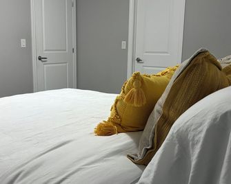 Executive Home in Windsor close to the airport - Windsor
