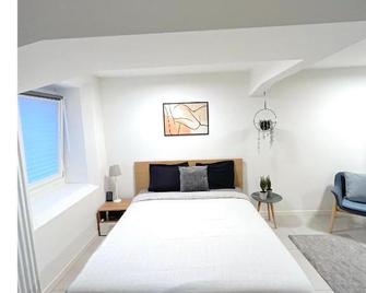 The Hidden Studio; Comfy & close to the Lake - Lugano - Habitación